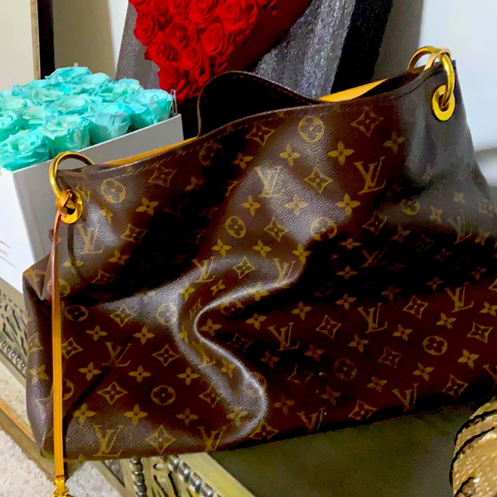 Coveted Lv Artsy